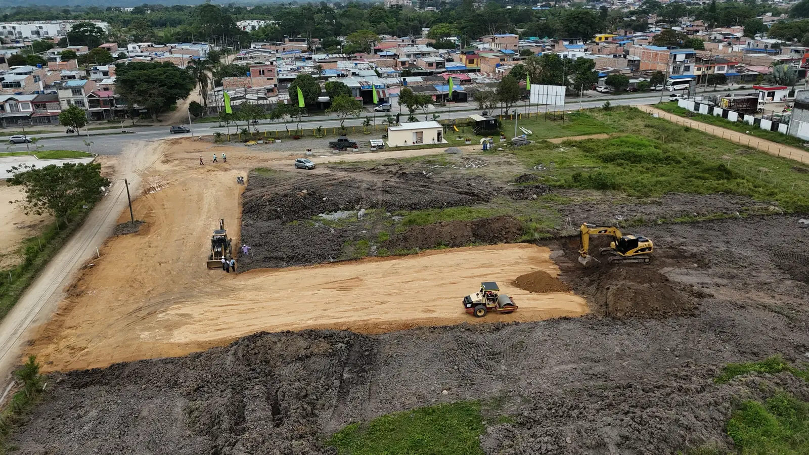Foto de dron del lote de Villa Elcira con maquinaria